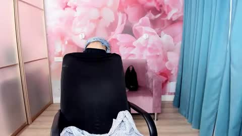 AlinaMoor online show from November 24, 6:35 am