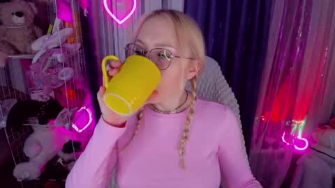 alinaocean online show from April 5, 11:40 am