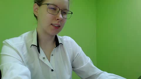 Snapshot of alinasei chatting on June 5, 6:09 am alinasei online show from June 5, 6:09 am