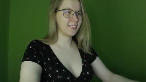 Snapshot of alinasei chatting on June 17, 6:05 am alinasei online show from June 17, 6:05 am