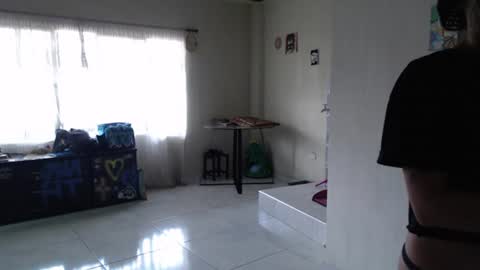 Snapshot of alinawoolf_ chatting on June 25, 5:17 pm Ali online show from June 25, 5:17 pm