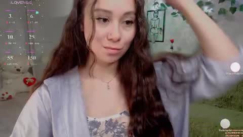 Snapshot of alinaxrose chatting on June 19, 10:46 pm AlinaXRose online show from June 19, 10:46 pm