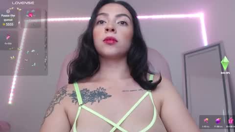 Snapshot of alisa__cain chatting on January 25, 6:23 am Alejandra online show from January 25, 6:23 am