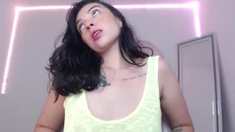 Snapshot of alisa__cain chatting on February 23, 7:22 am Alejandra online show from February 23, 7:22 am