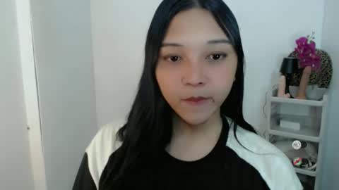 Shanti xhey online show from April 5, 4:37 pm