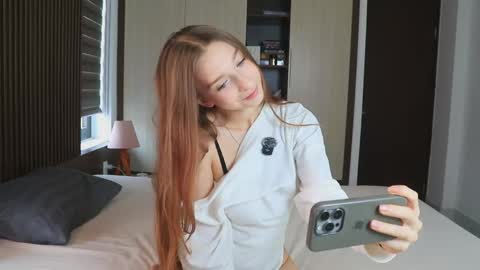 Snapshot of alisaa_01 chatting on May 13, 2:42 am Alice Fansly Alisa01 online show from May 13, 2:42 am