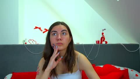 Snapshot of alisaalarie chatting on May 30, 6:43 am Alisa online show from May 30, 6:43 am