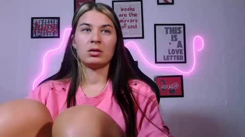 Snapshot of alisarossy chatting on June 16, 8:22 pm Alisa online show from June 16, 8:22 pm