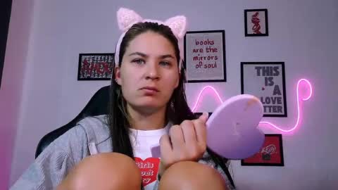 Snapshot of alisarossy chatting on June 17, 1:23 pm Alisa online show from June 17, 1:23 pm