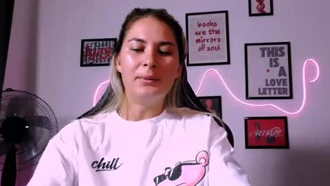 Snapshot of alisarossy chatting on July 20, 1:02 pm Alisa online show from July 20, 1:02 pm