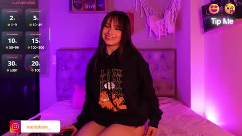 Snapshot of alisha_olsen_ chatting on February 9, 6:06 am alisha_olsen_ online show from February 9, 6:06 am