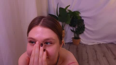 Alisia online show from December 20, 2:05 pm