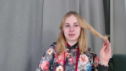 Snapshot of alismoona chatting on February 23, 8:28 pm Alisa online show from February 23, 8:28 pm