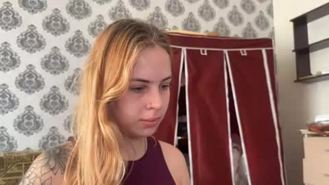 Snapshot of alismoona chatting on July 23, 7:50 am Alisa online show from July 23, 7:50 am