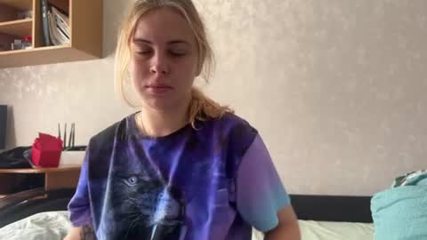 Snapshot of alismoona chatting on August 2, 7:51 am Alisa online show from August 2, 7:51 am