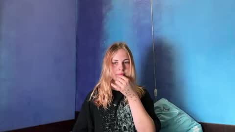 Snapshot of alismoona chatting on August 4, 7:44 am Alisa online show from August 4, 7:44 am