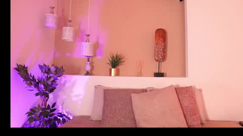 Snapshot of alison222_ chatting on September 23, 8:45 pm A L I S O N online show from September 23, 8:45 pm