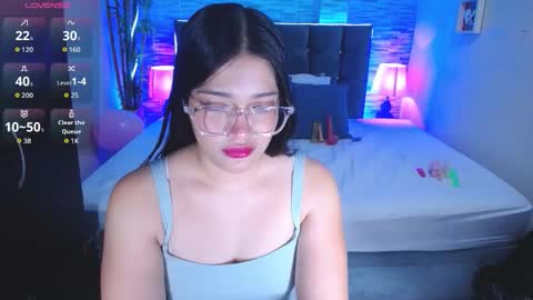 Snapshot of alison_girl22 chatting on February 18, 9:44 pm Alison online show from February 18, 9:44 pm