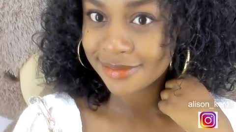 Snapshot of alison_ker chatting on April 24, 1:52 am Sofias house online show from April 24, 1:52 am