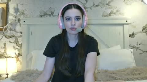 Snapshot of alisonfieldsxo chatting on July 3, 11:05 am Alison Fields online show from July 3, 11:05 am