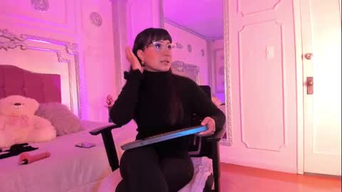 Alison Fishert online show from January 30, 11:55 am