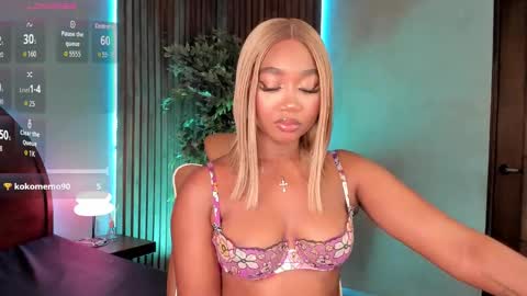 Alison Moon  online show from November 22, 1:59 am