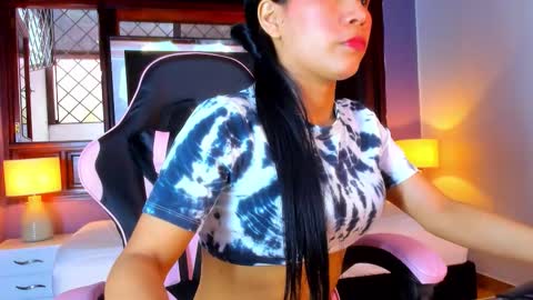 Aissa online show from October 17, 11:46 am