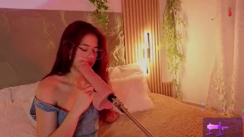 Mia online show from October 13, 2:33 am