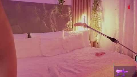 Mia online show from November 2, 2:19 pm