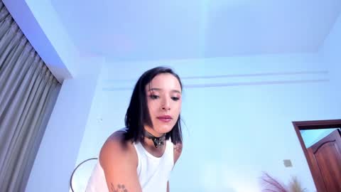 Snapshot of alissanix chatting on February 4, 4:05 am AlissaNix online show from February 4, 4:05 am