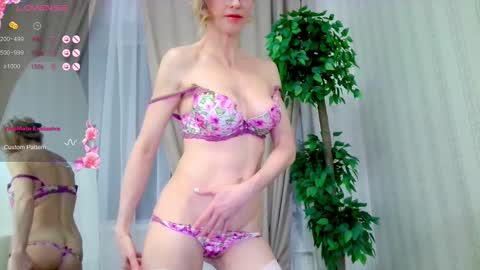 Snapshot of alissawind chatting on March 8, 4:23 am im Allise online show from March 8, 4:23 am