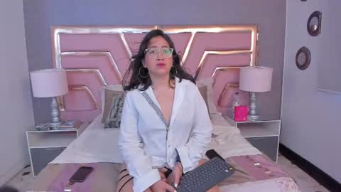 Snapshot of alissbluumm chatting on June 24, 11:53 am alissbluumm online show from June 24, 11:53 am