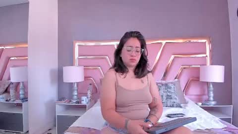 Snapshot of alissbluumm chatting on June 25, 12:09 pm alissbluumm online show from June 25, 12:09 pm