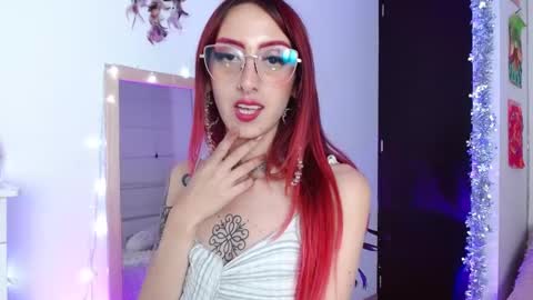 alissesallie_ online show from December 20, 1:36 am