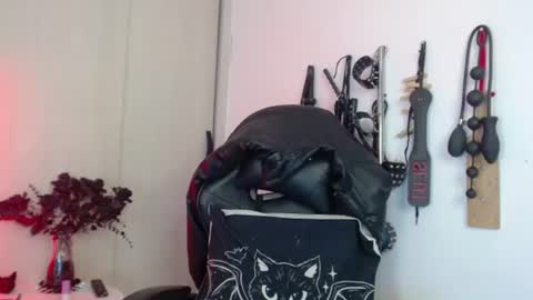 Snapshot of alissonbeckett chatting on July 21, 8:00 pm Alisson Beckett online show from July 21, 8:00 pm