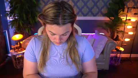 alissyagrayy online show from June 23, 12:47 pm
