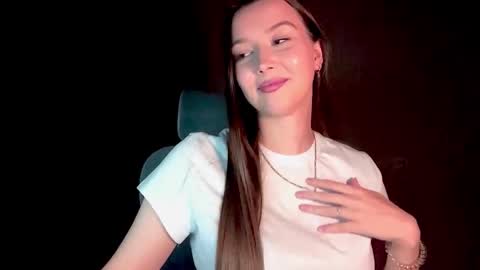 Annie online show from November 25, 12:49 pm