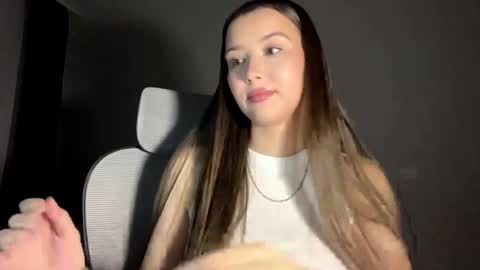 Annie online show from December 2, 12:32 pm