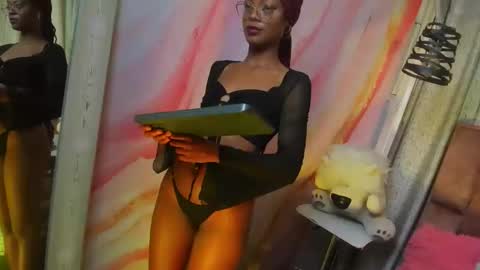 alix noa online show from October 25, 7:41 pm