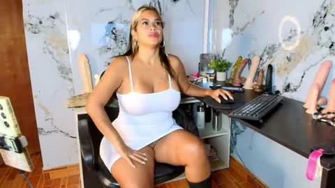 Snapshot of alixlong chatting on July 7, 10:19 am Alix online show from July 7, 10:19 am