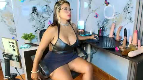 Snapshot of alixlong chatting on July 29, 1:26 am Alix online show from July 29, 1:26 am