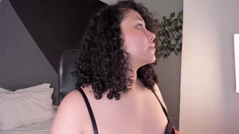 alixon online show from December 15, 7:10 pm