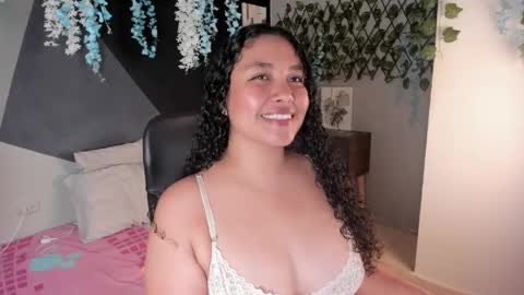 Snapshot of alixon_fiore5 chatting on May 2, 9:14 am alixon online show from May 2, 9:14 am