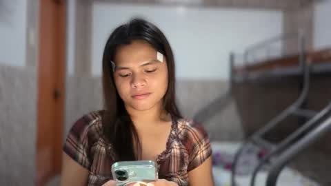 Snapshot of aliyah_molly chatting on April 16, 4:19 pm aliyah online show from April 16, 4:19 pm