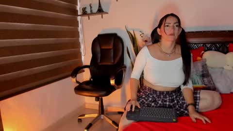 Andrea..... online show from March 4, 10:38 pm