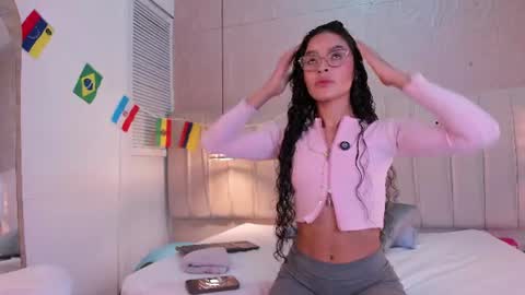 Snapshot of alizza_ chatting on July 8, 12:20 pm alizza_ online show from July 8, 12:20 pm