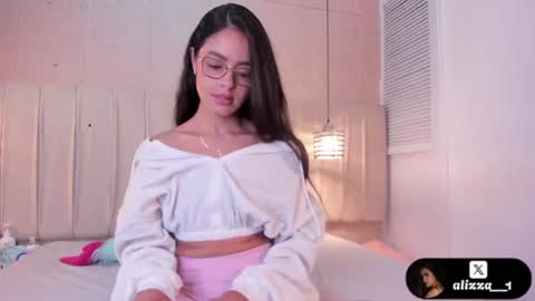 Snapshot of alizza_ chatting on July 13, 11:46 am alizza_ online show from July 13, 11:46 am
