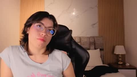 Snapshot of alkivamoon chatting on June 7, 6:55 pm alkivamoon online show from June 7, 6:55 pm
