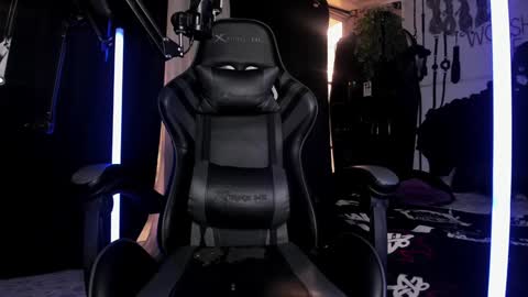   online show from December 15, 4:04 pm