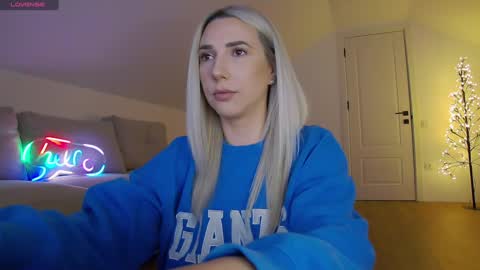 Snapshot of allayah chatting on January 17, 9:58 am A day u didnt smile is a lost day online show from January 17, 9:58 am